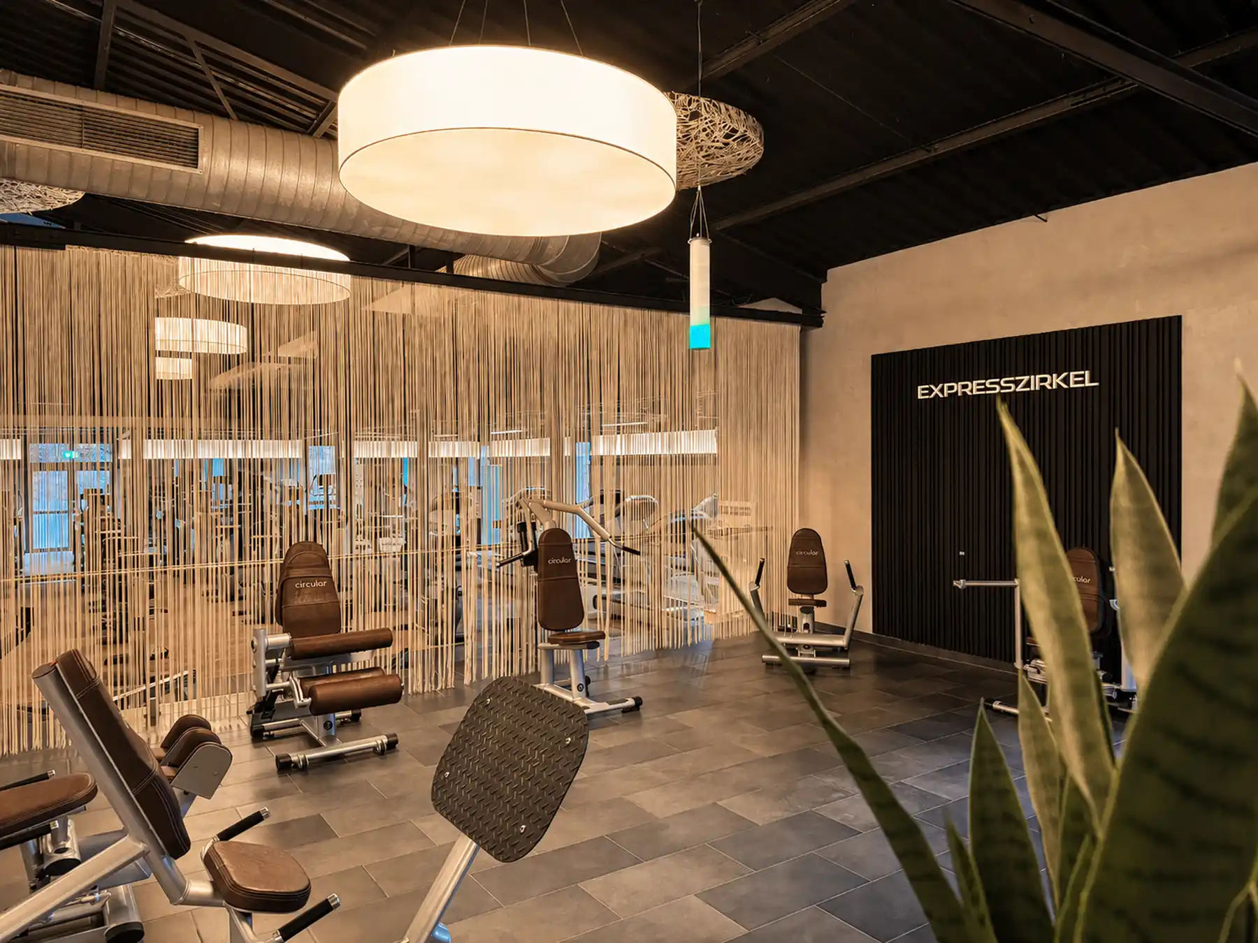 Kraft-Ausdauer-Zirkel für strukturiertes Ganzkörpertraining im Fitnessstudio ALTE ZIEGELEI bei Heilbronn