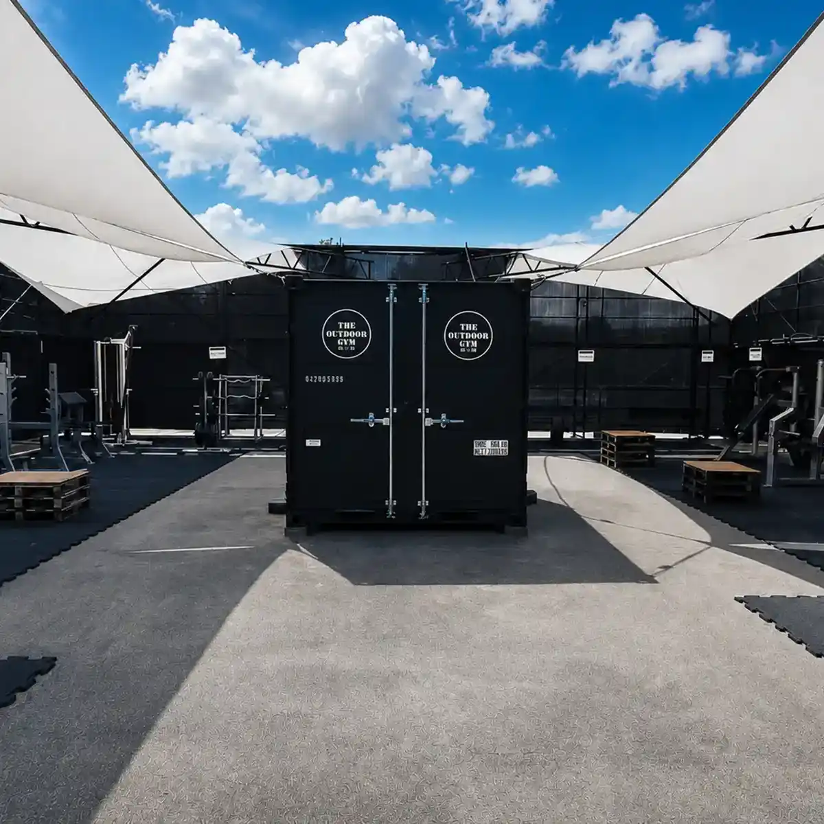 Outdoor Gym auf 1.500 m² mit Power Racks und Functional-Stationen in Lauffen bei Heilbronn